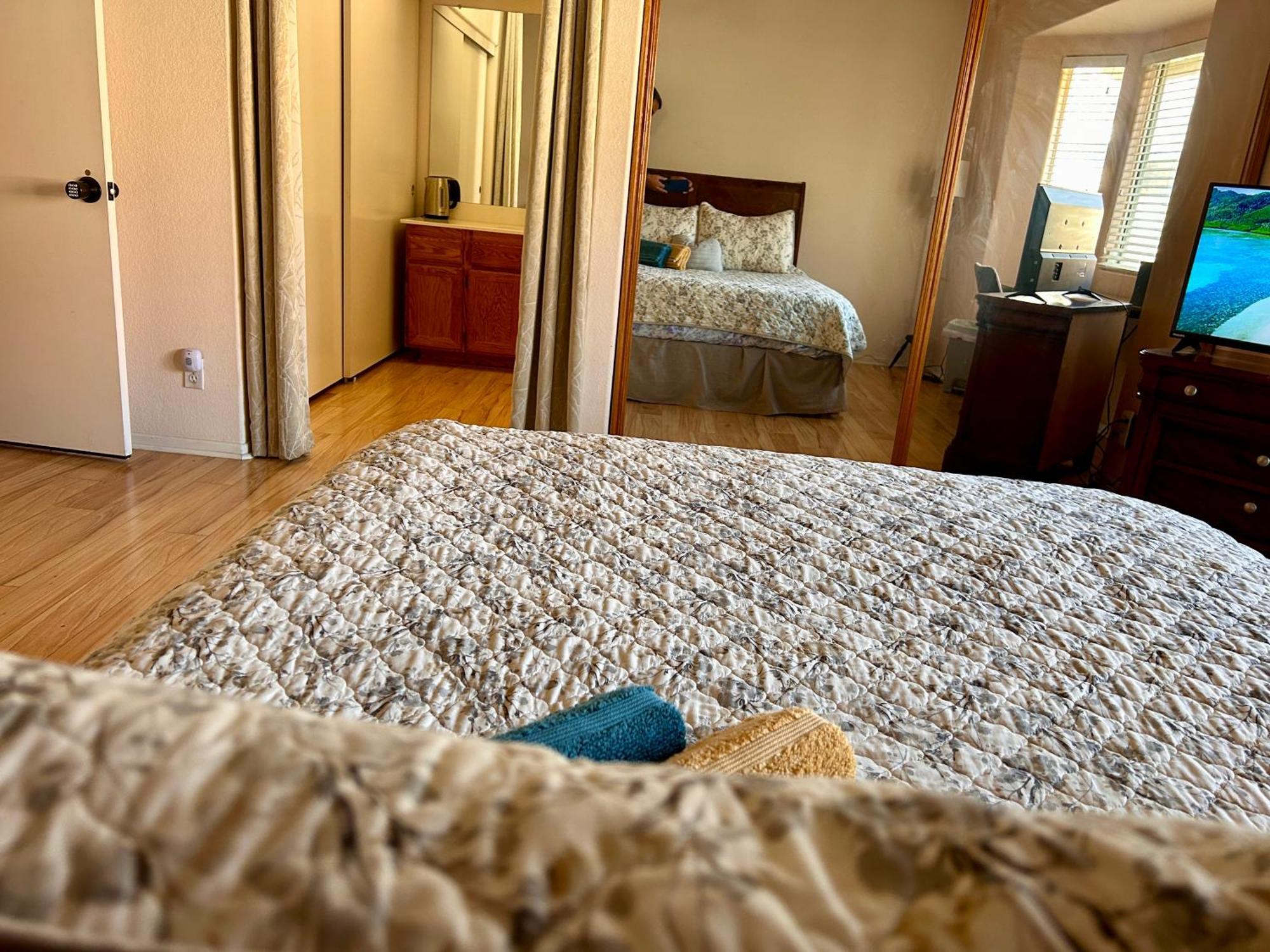 Golden Saddle Suite With Tv And Private Bathroom Hemet Eksteriør billede