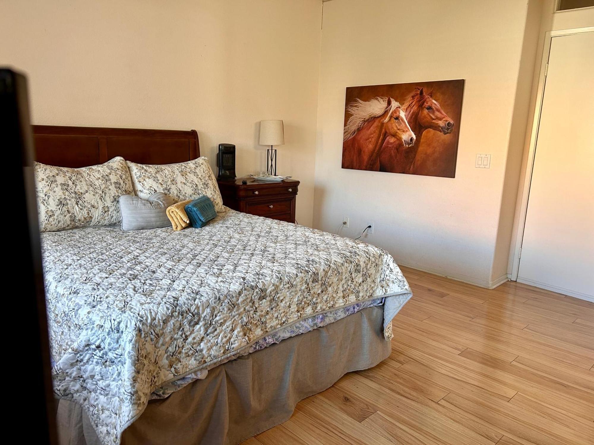 Golden Saddle Suite With Tv And Private Bathroom Hemet Eksteriør billede